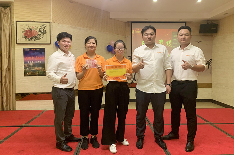 第一名： 業(yè)務(wù)部光速隊